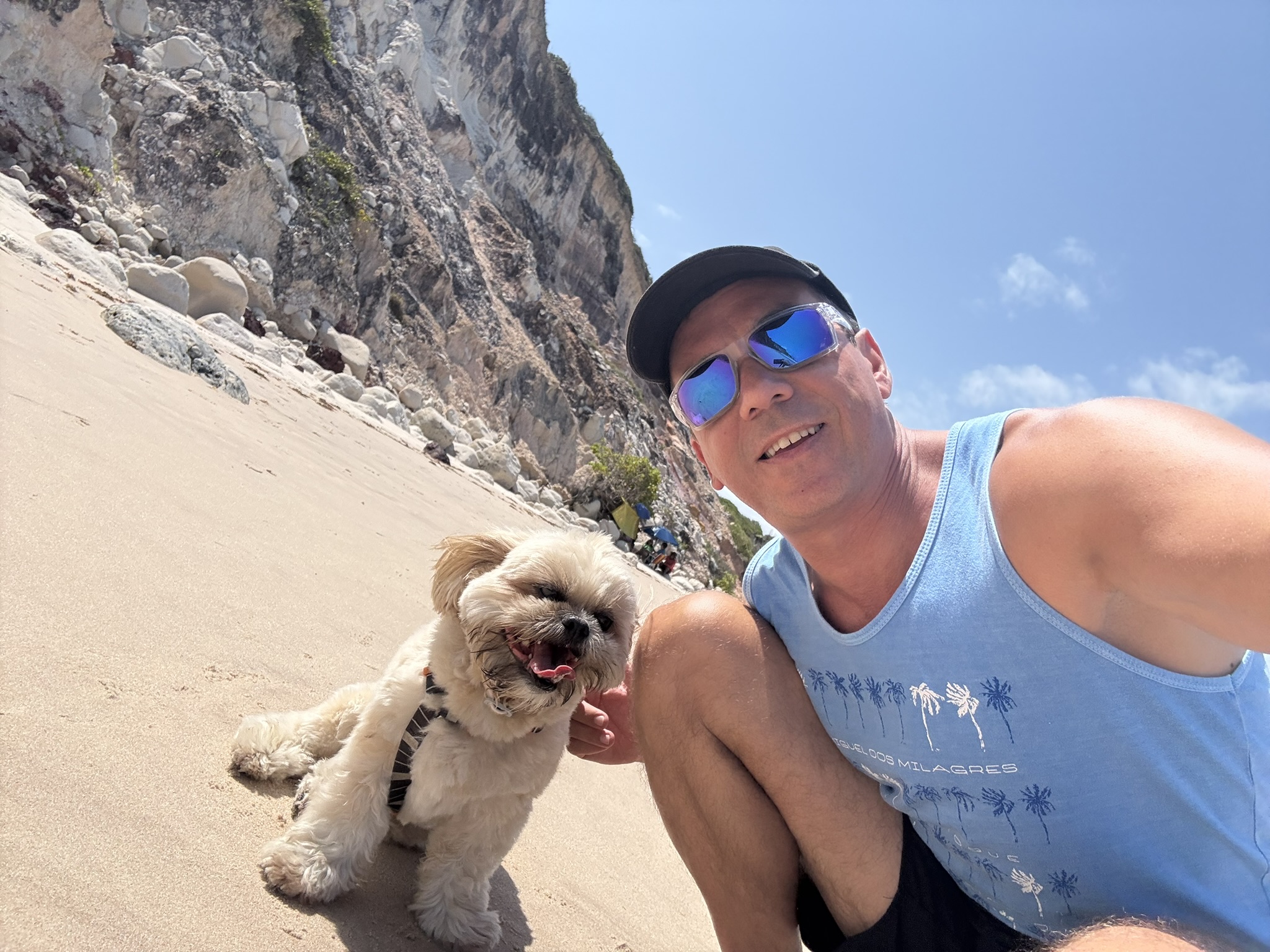 Gringo mit seinem Hund Schleckie am Praia de Tabatinga – Sonne, Sand und das ruhige Brasilien-Feeling