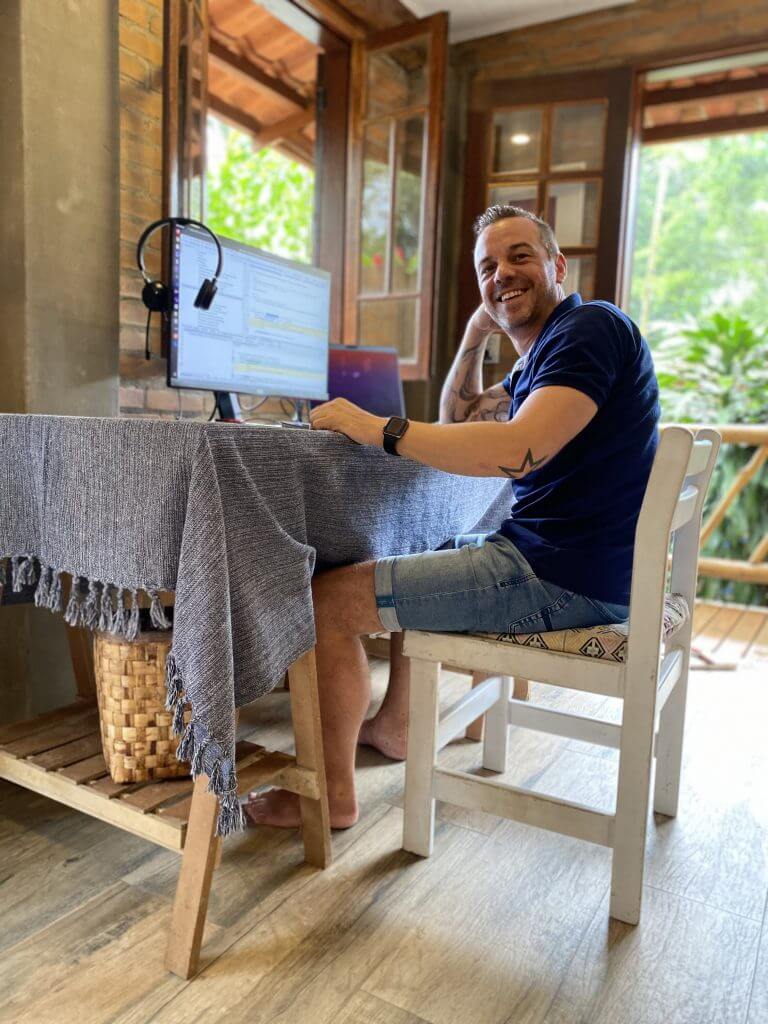 Ilhabela - Digital Normad - Working - Laptop