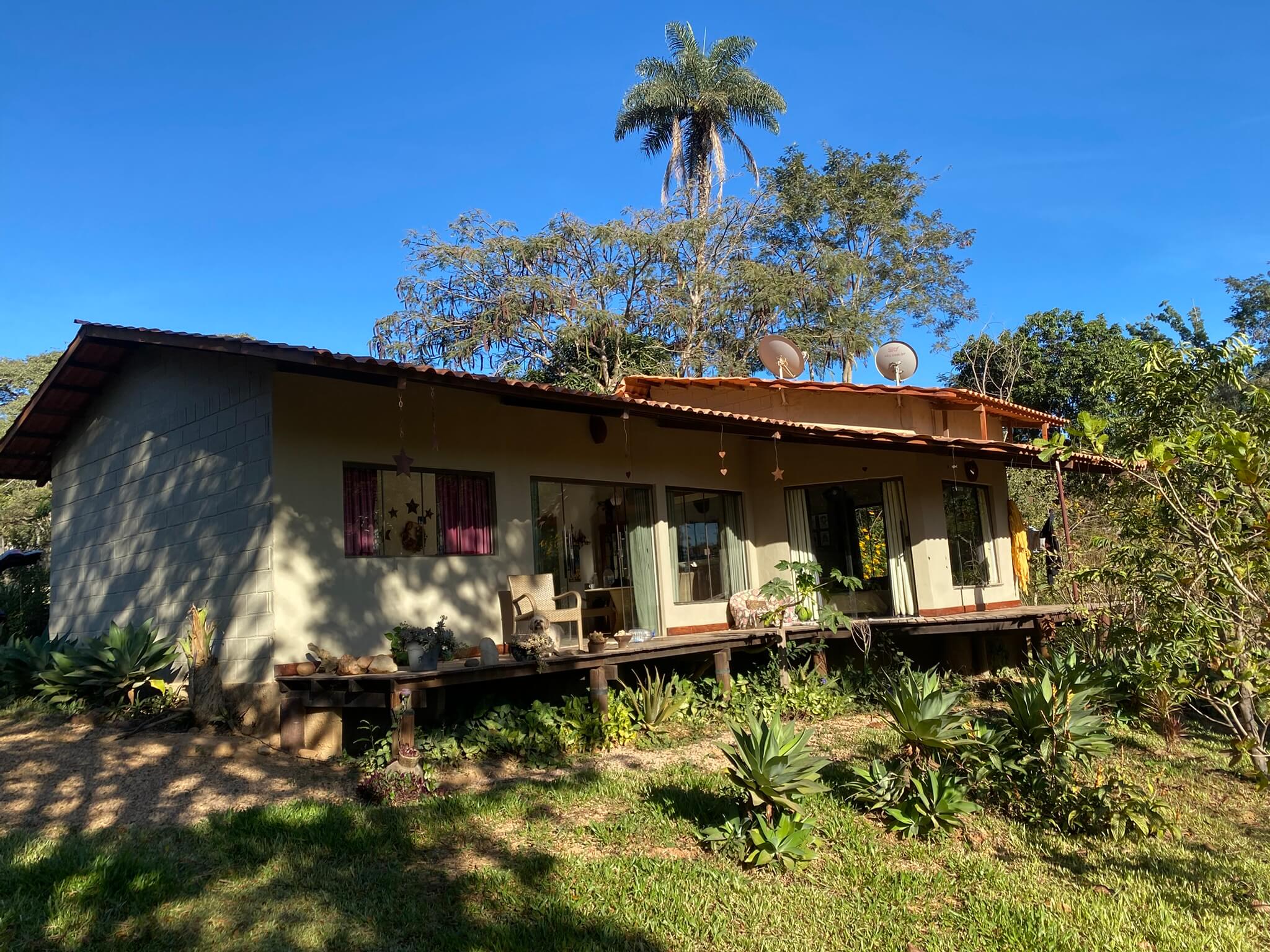 Haus mit Garten und Palme in Alto Paraíso de Goiás, Brasilien