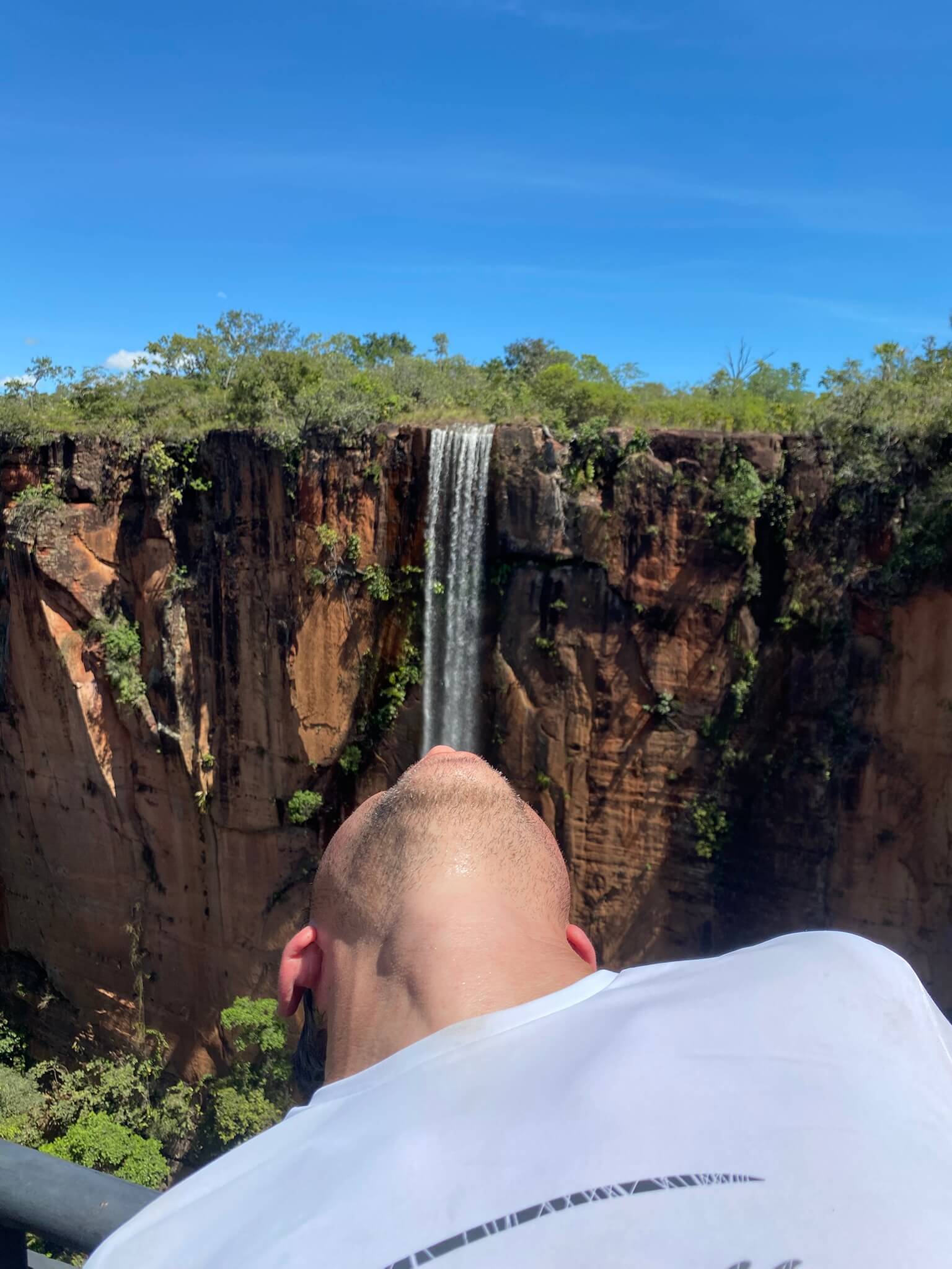 Blick von oberhalb des Cânion Encantado – Wasserfall mit optischer Illusion, als ob das Wasser getrunken würde