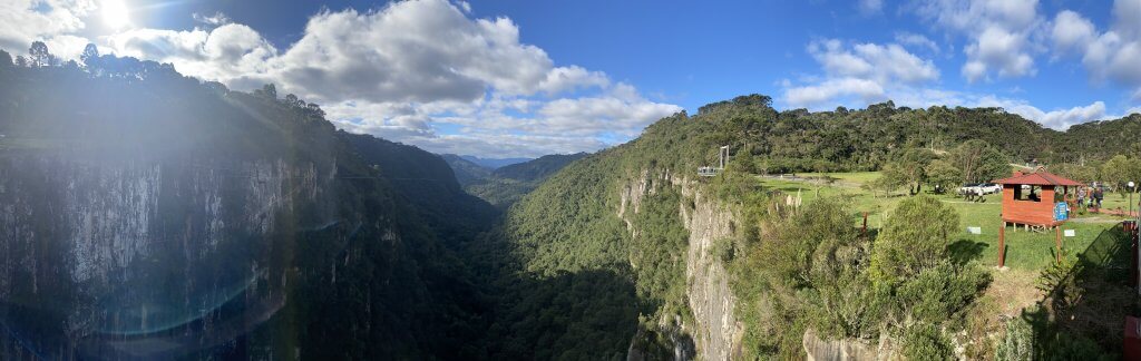 Panoramablick über die Schlucht beim Salto de Pêndulo in Urubici, Santa Catarina